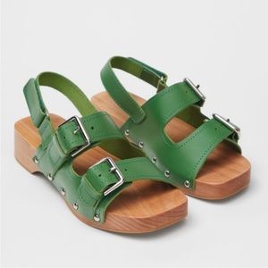 ZARA green leather and wood clogs